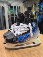 Charger l'image dans la galerie, Size 9 Fit 3 Bauer Vapor Hyperlite 2 Hockey Skates 9 (Used)
