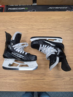 Charger l'image dans la galerie, Size 8 Fit 3 Bauer Vapor Hyperlite 2 Hockey Skates Pro Stock 8 (Used)
