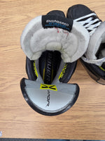 Load image into Gallery viewer, Size 9 Fit 2 Bauer Vapor Hyperlite 2 Hockey Skates Pro Stock 9 (Used) #X22
