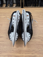 Charger l'image dans la galerie, Size 8 Fit 3 Bauer Vapor Hyperlite 2 Hockey Skates Pro Stock 8 (Used)
