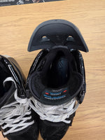 Charger l'image dans la galerie, Size 8 Fit 3 Bauer Vapor Flylite Hockey NHL Skates Pro Stock 8 (Used)
