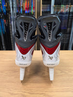 Load image into Gallery viewer, Size 6.5 NEW! Bauer Vapor Flylite Hockey Skates Pro Stock Size 6.5 (New)
