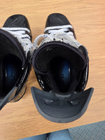 Charger l'image dans la galerie, Size 8.75 Fit 2 Bauer Vapor Flylite Hockey Skates Pro Stock (Used)
