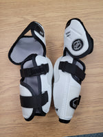 Load image into Gallery viewer, NEW! 2x Right side Size Senior Medium CCM 19K PRO Elbow Pads Pro Stock (New)
