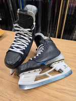 Load image into Gallery viewer, Size 9 Fit 2 Bauer Vapor Hyperlite 2 Hockey Skates Pro Stock 9 (Used) #X22
