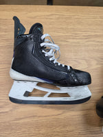Charger l'image dans la galerie, Size 8 Fit 3 Bauer Vapor Flylite Hockey NHL Skates Pro Stock 8 (Used)

