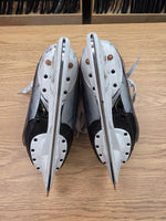 Charger l'image dans la galerie, Size 9 Fit 3 Bauer Vapor Hyperlite 2 Hockey Skates 9 (Used)
