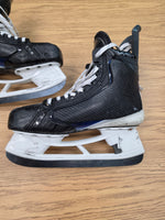Charger l'image dans la galerie, Size 8 Fit 3 Bauer Vapor Flylite Hockey NHL Skates Pro Stock 8 (Used)
