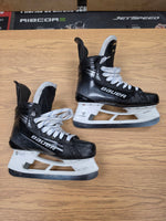 Charger l'image dans la galerie, Size 8 Fit 3 Bauer Vapor Hyperlite 2 Hockey Skates Pro Stock 8 (Used)
