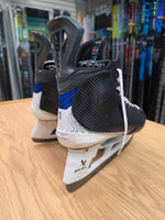 Charger l'image dans la galerie, Size 8 Fit 3 Bauer Vapor Flylite Hockey NHL Skates Pro Stock 8 (Used)
