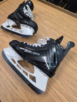 Charger l'image dans la galerie, Size 9 Fit 3 NEW! Bauer Vapor Flylite Hockey NHL Senior Skates
