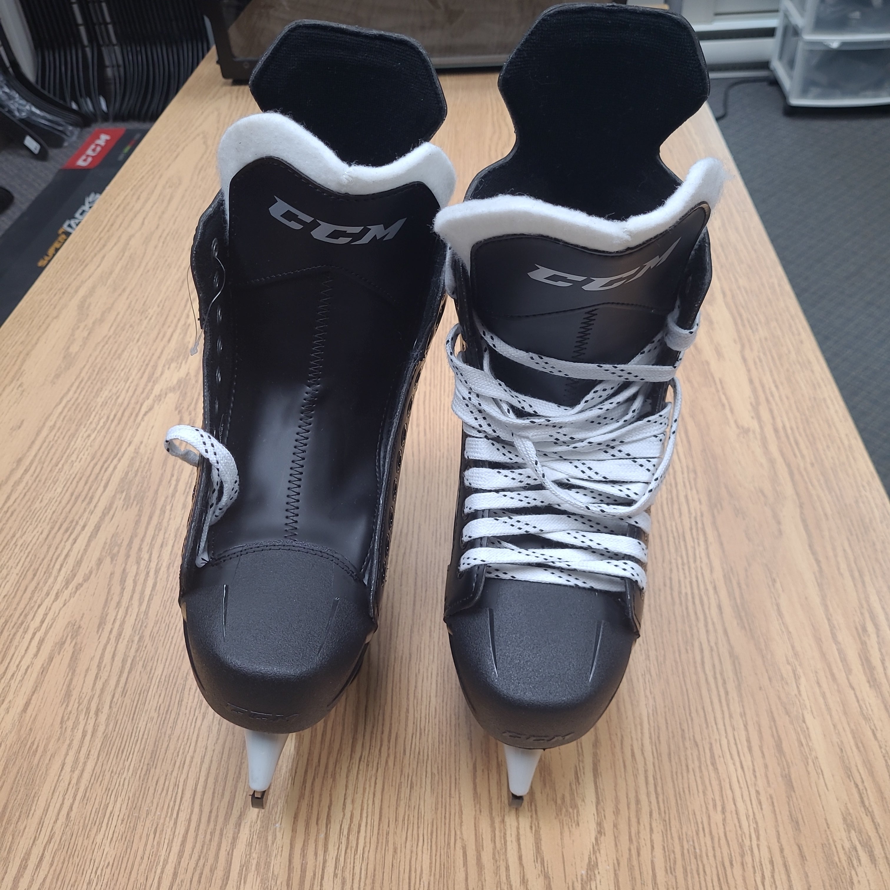 Ccm ribcor xt store skates