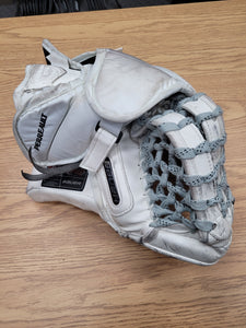 BAUER NXG GOALIE GLOVE