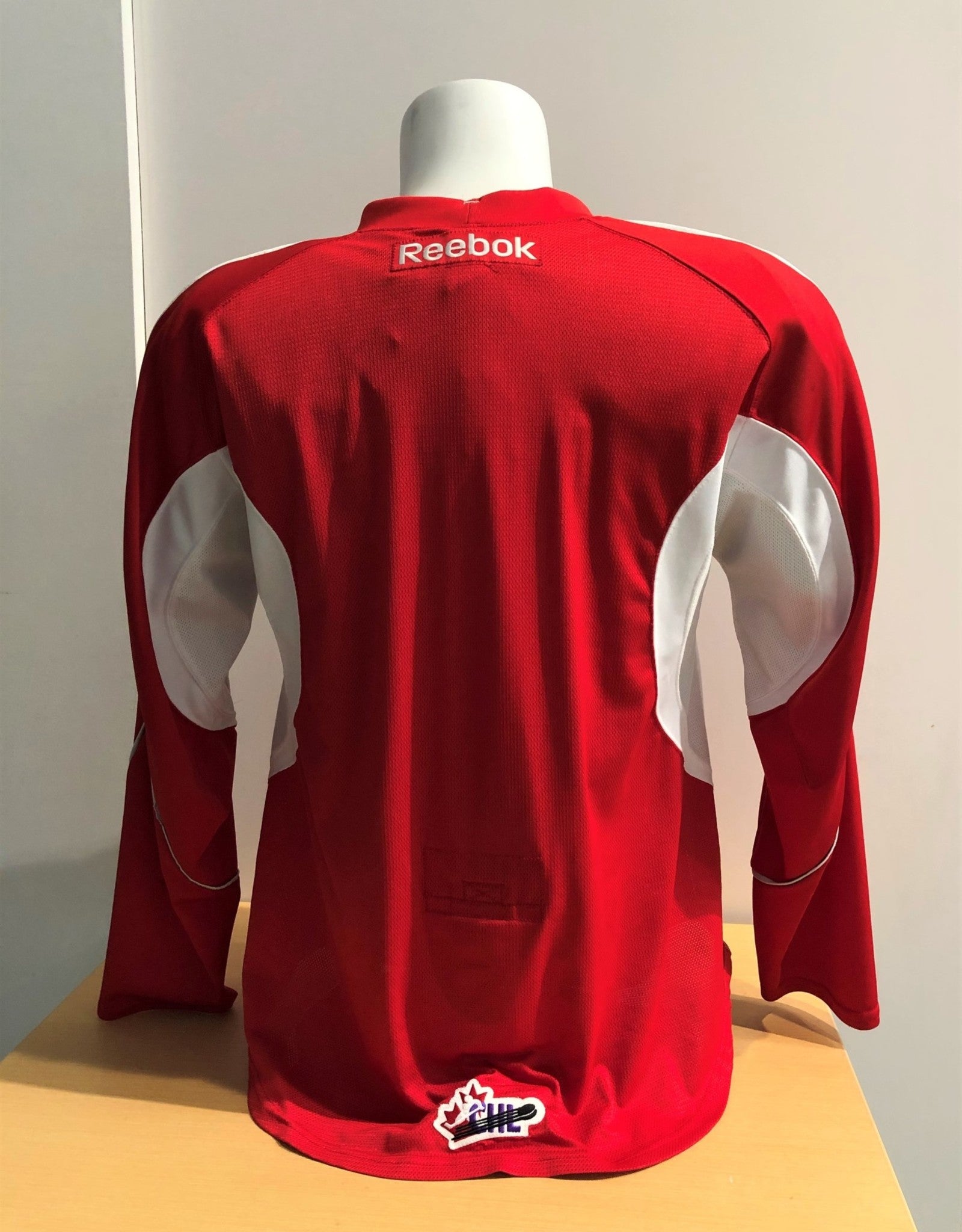 Reebok 20P00 Senior Practice Hockey Jersey / Small / Red/White